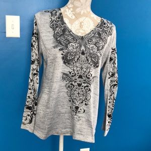 Long sleeve Gray & Black lite weight top